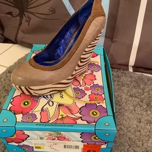 Poetic Licence Wedge